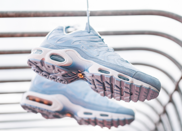 nike air max plus deconstructed psychic blue