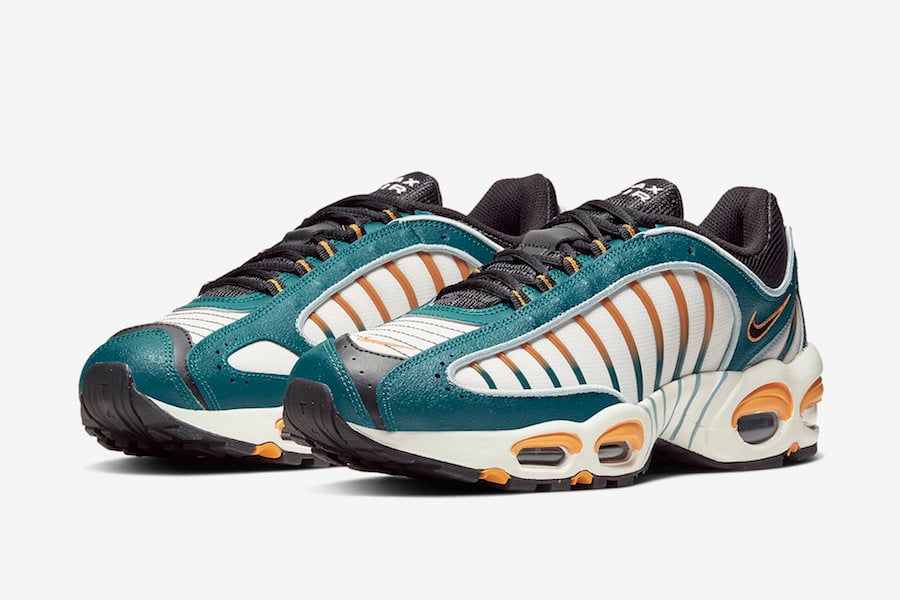 Nike Air Max Tailwind 4 in Off-White and Deep Green