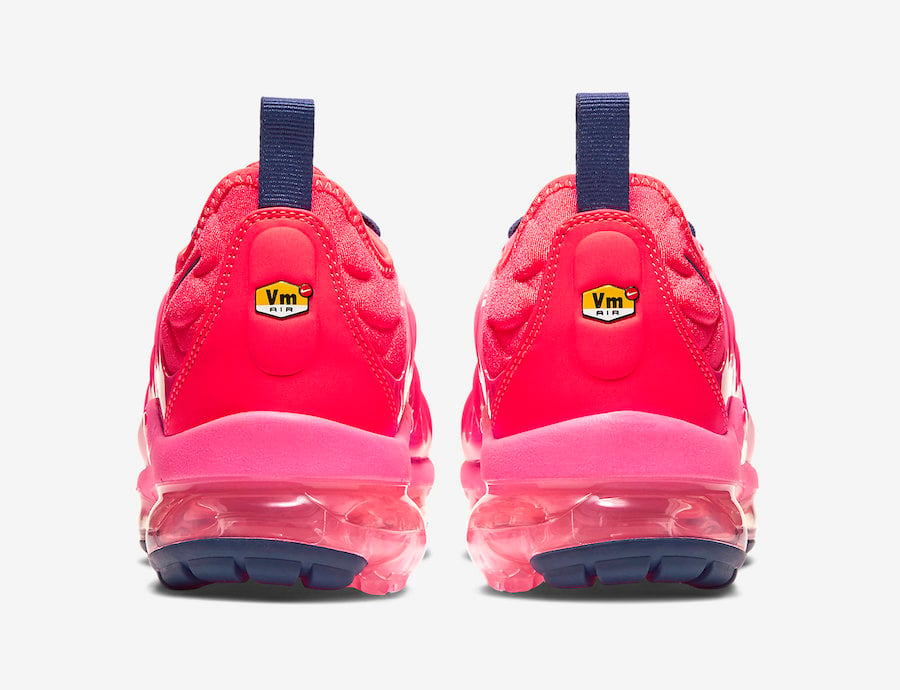 red and pink nike vapormax