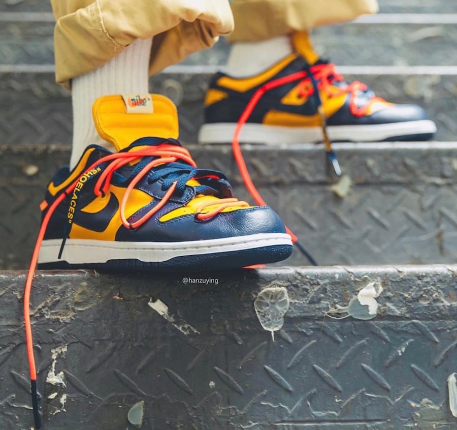 dunk off white on feet