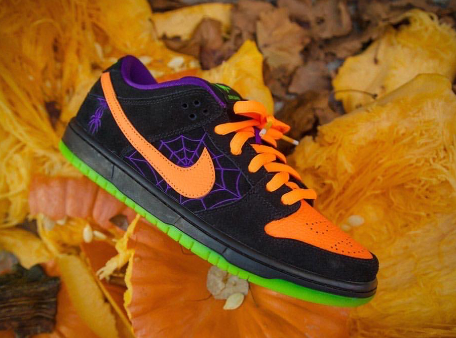 nike dunk sb low night of mischief