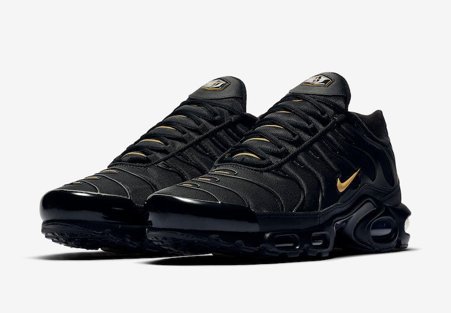 nike air max plus black and grey