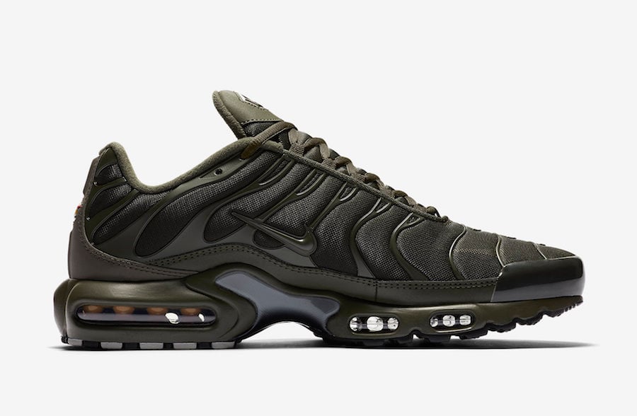 nike air max plus olive green and pink