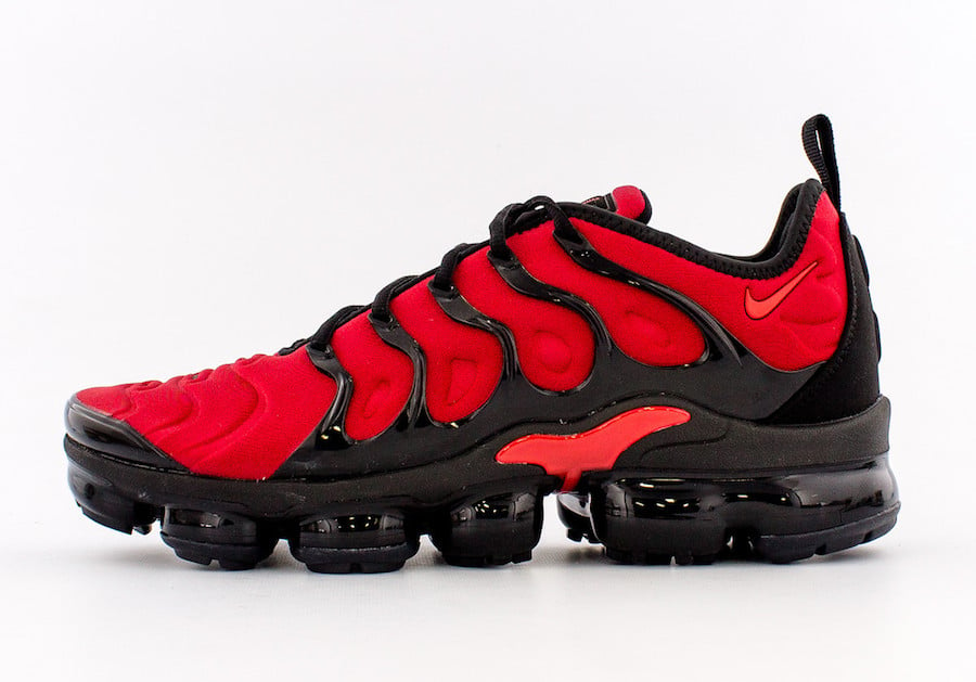 dark red vapormax plus