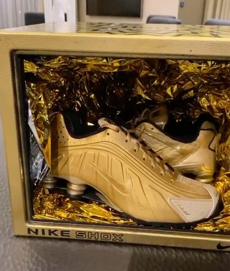 nike shox r4 gold