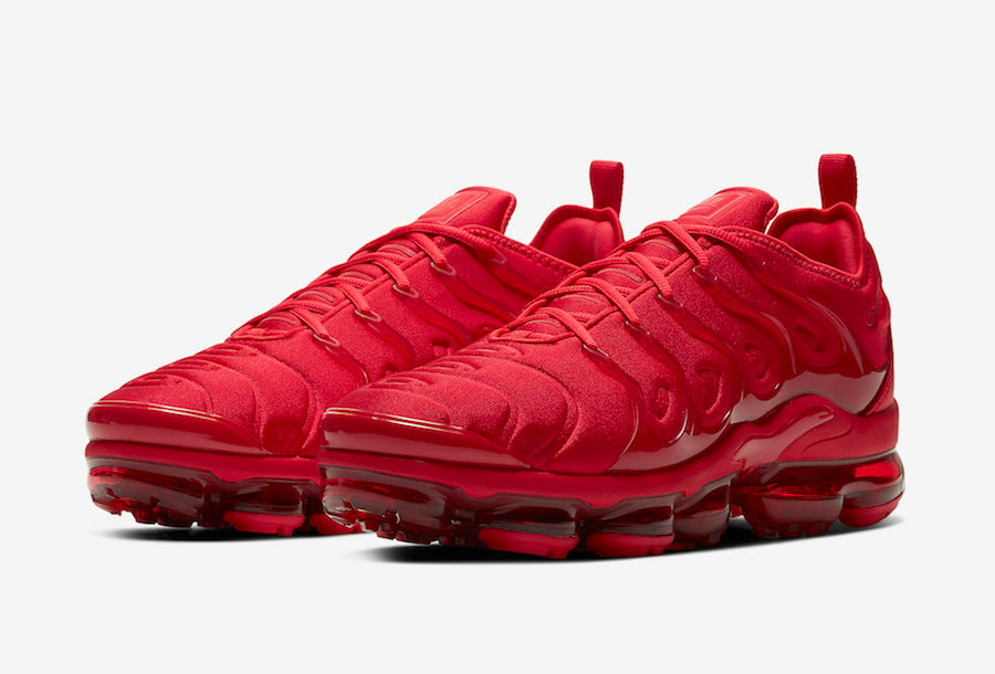 vapormax with red laces