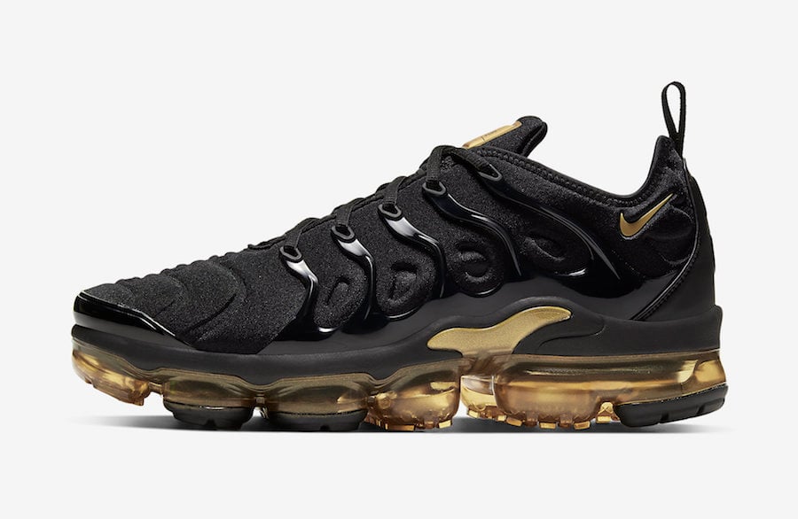 nike air vapormax women's black and gold