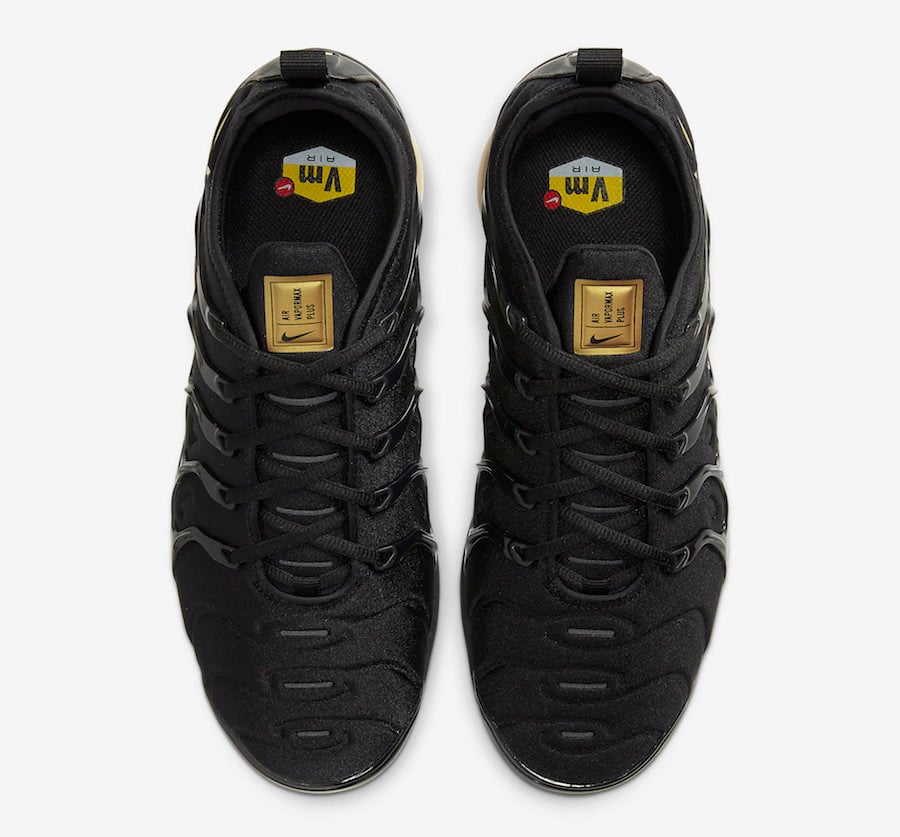 nike air vapormax plus black metallic gold