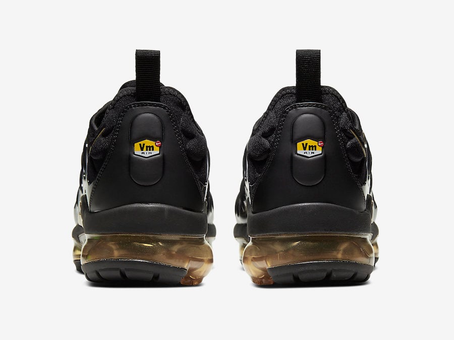 black and gold nike air vapormax plus