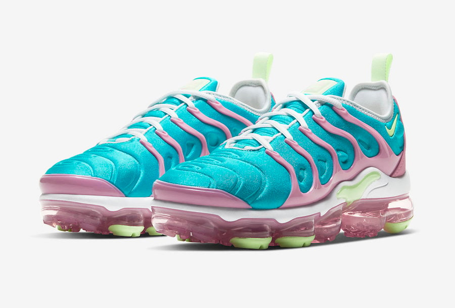 nike vapormax plus blue and pink