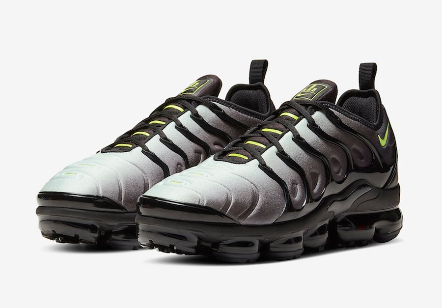 nike air vapormax plus neon green