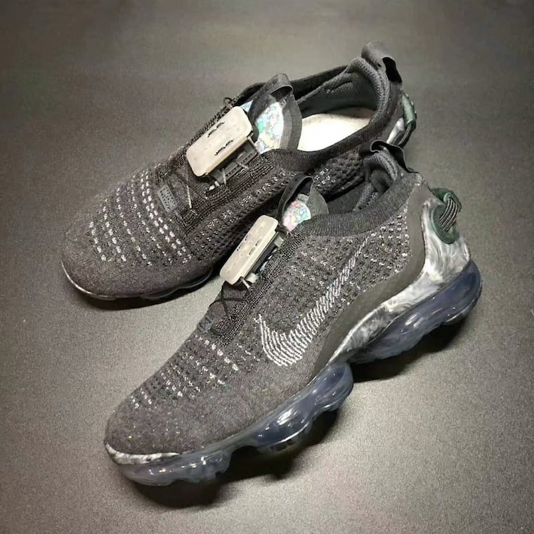 blackout vapormax plus