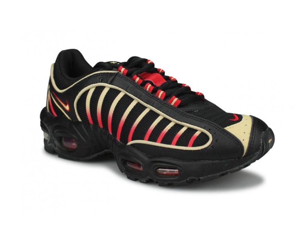 nike tailwind black and red