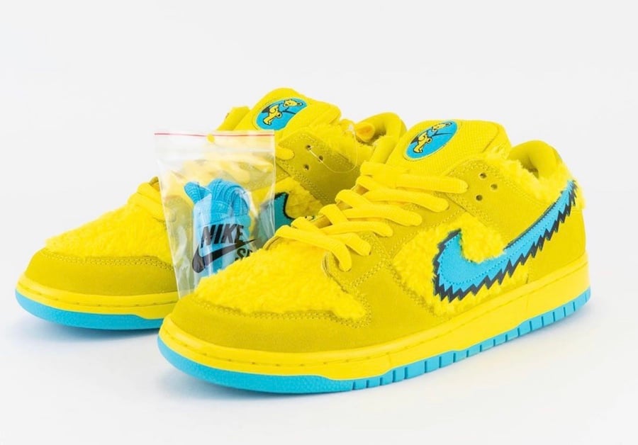 nike dunk yellow bear