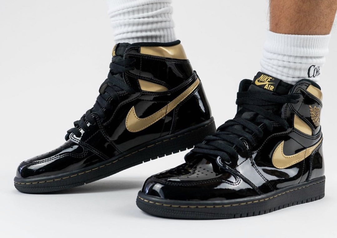 black and gold jordan 1 high