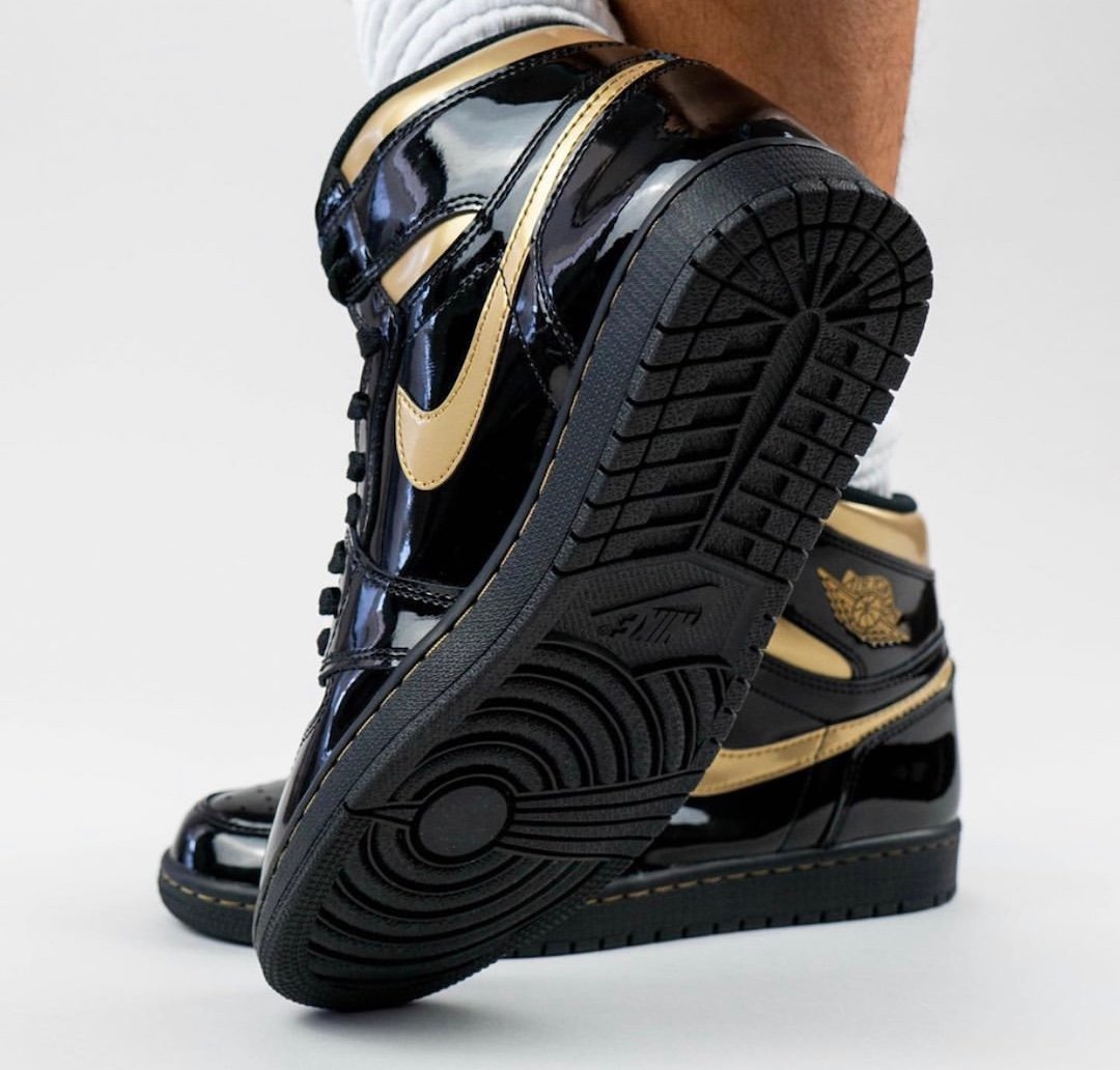 Air Jordan 1 Black Gold 555088-032 On Feet