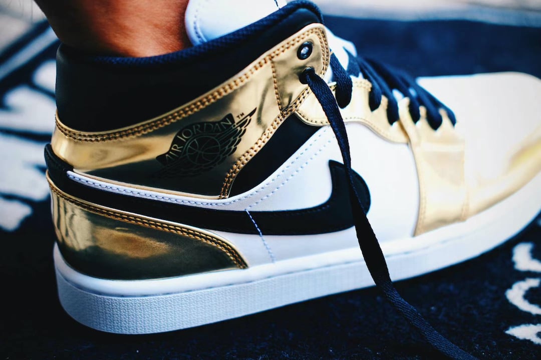 air jordan 1 mid white metallic gold
