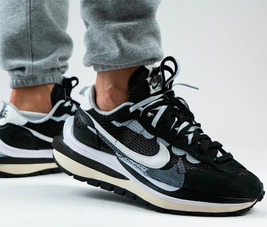 nike sacai waffle black white