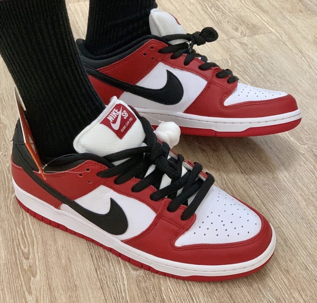 dunk low chicago on feet