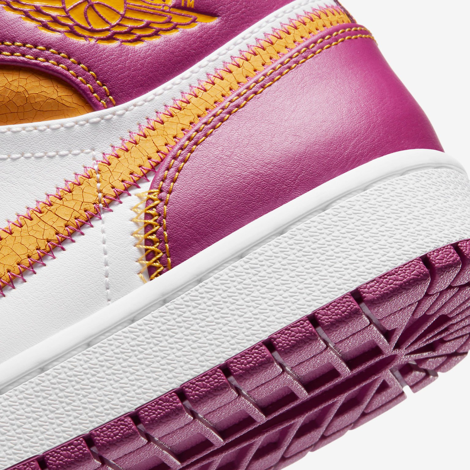 Air Jordan 1 Mid Familia DC0350-100 Release Date