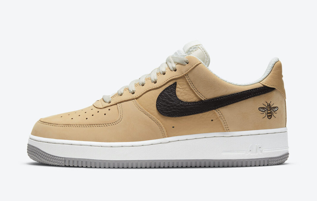 women dunk low golden gals