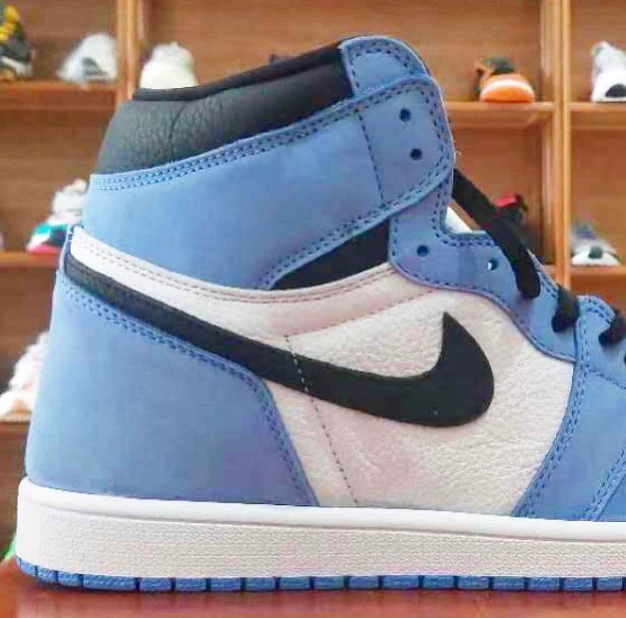 jordan 1s university blue