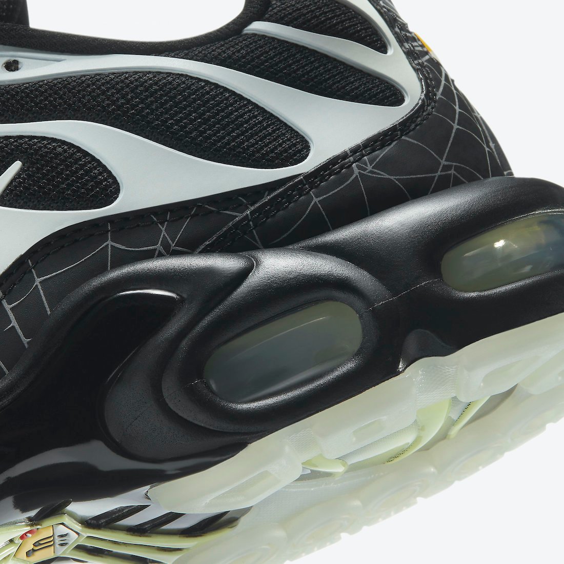 Nike Air Max Plus Spider Web Halloween DD4004-001 Release Date Info