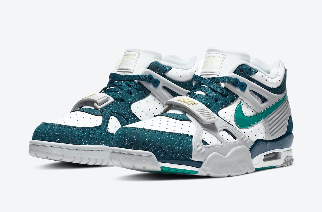 nike air trainer teal white black