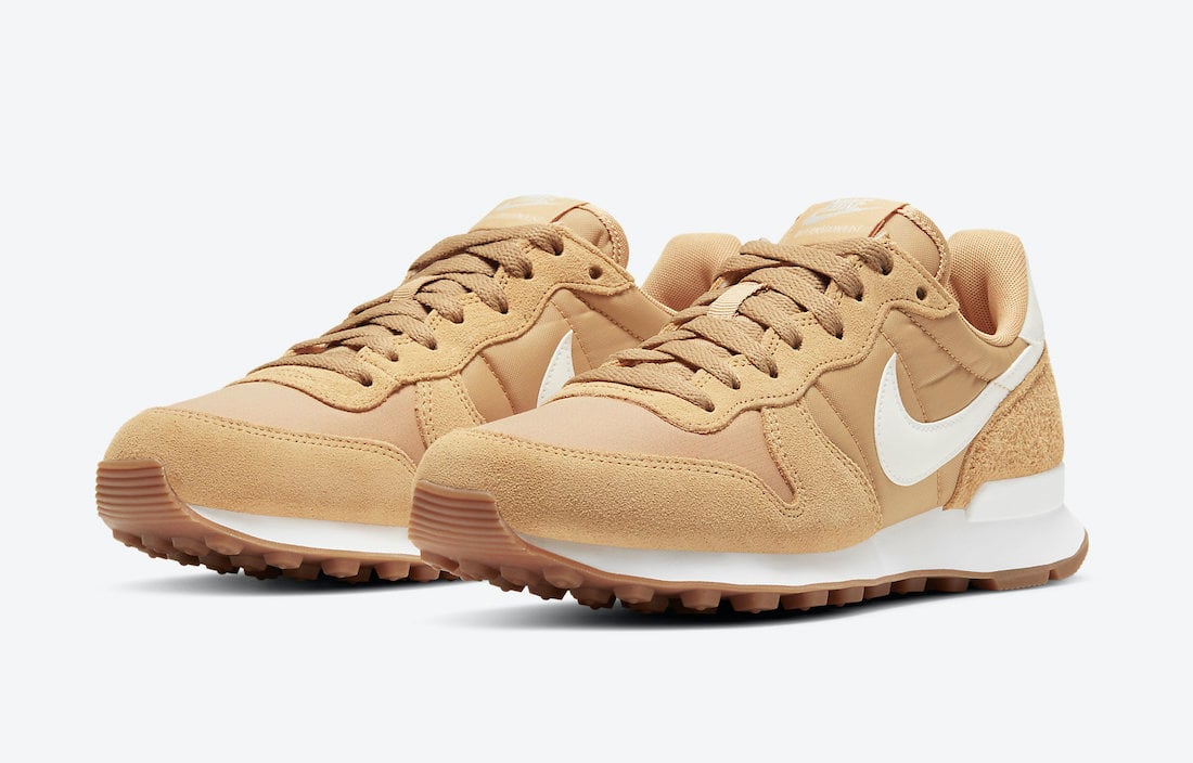 nike internationalist beige suede