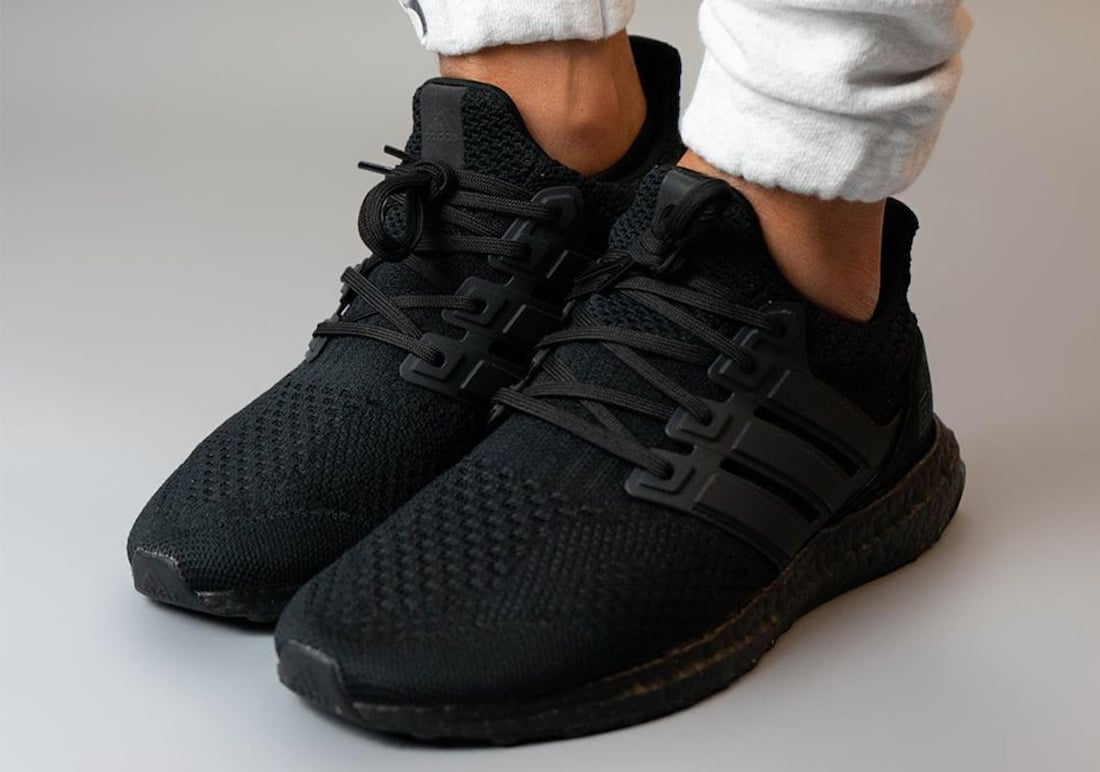 adidas boost black