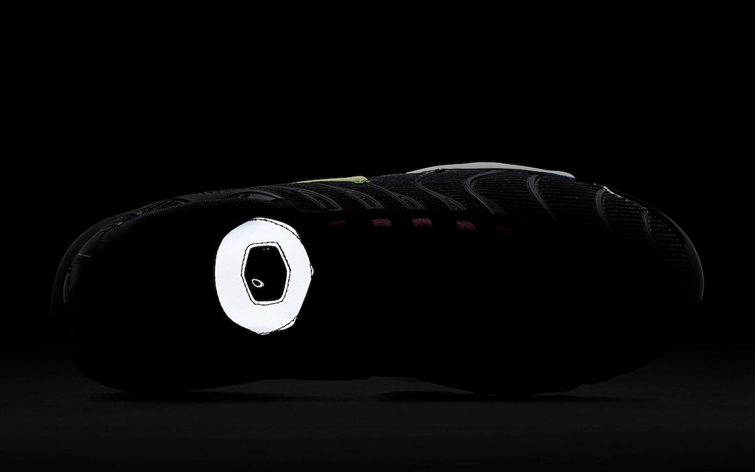Nike Air Max Plus Black Corduroy DA5561-001 Release Date Info