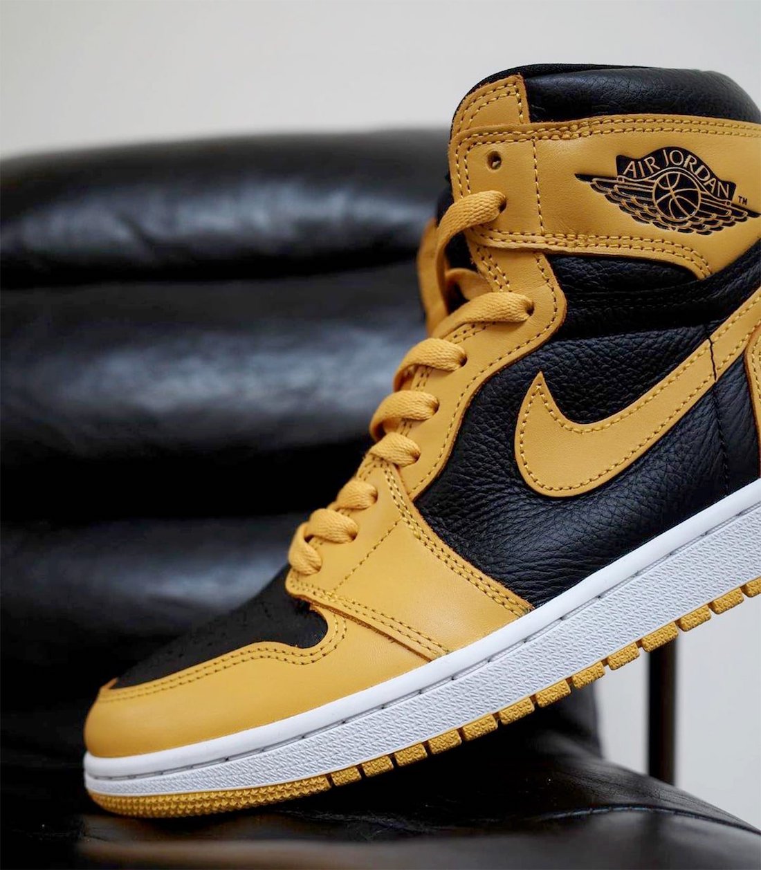 Air Jordan 1 High OG Pollen 555088-701 Release Info