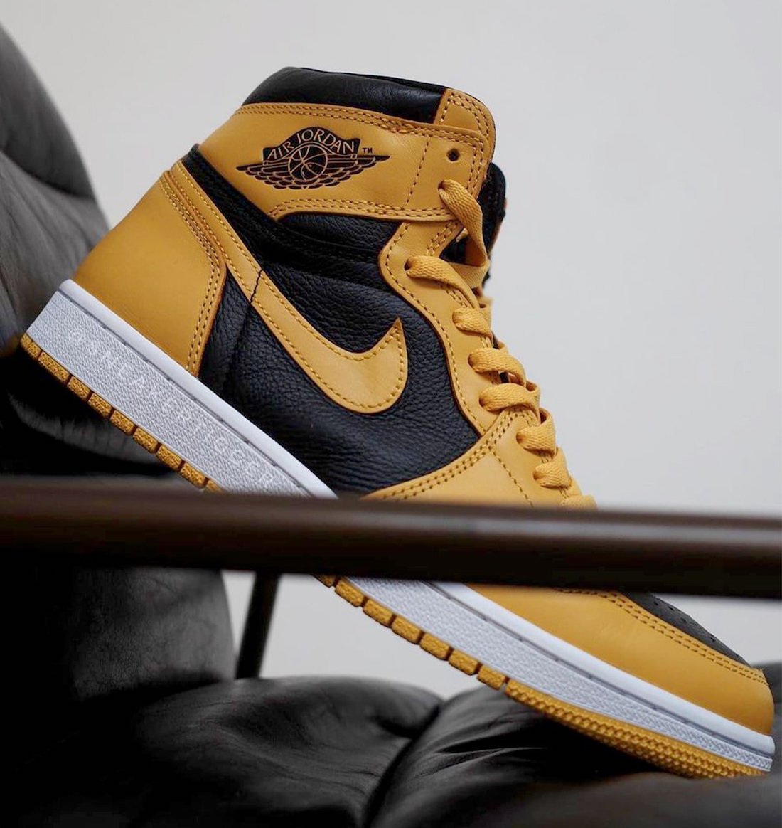 Air Jordan 1 High OG Pollen 555088-701 Release Info