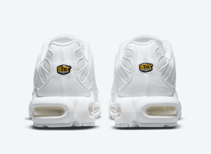 air max plus triple white