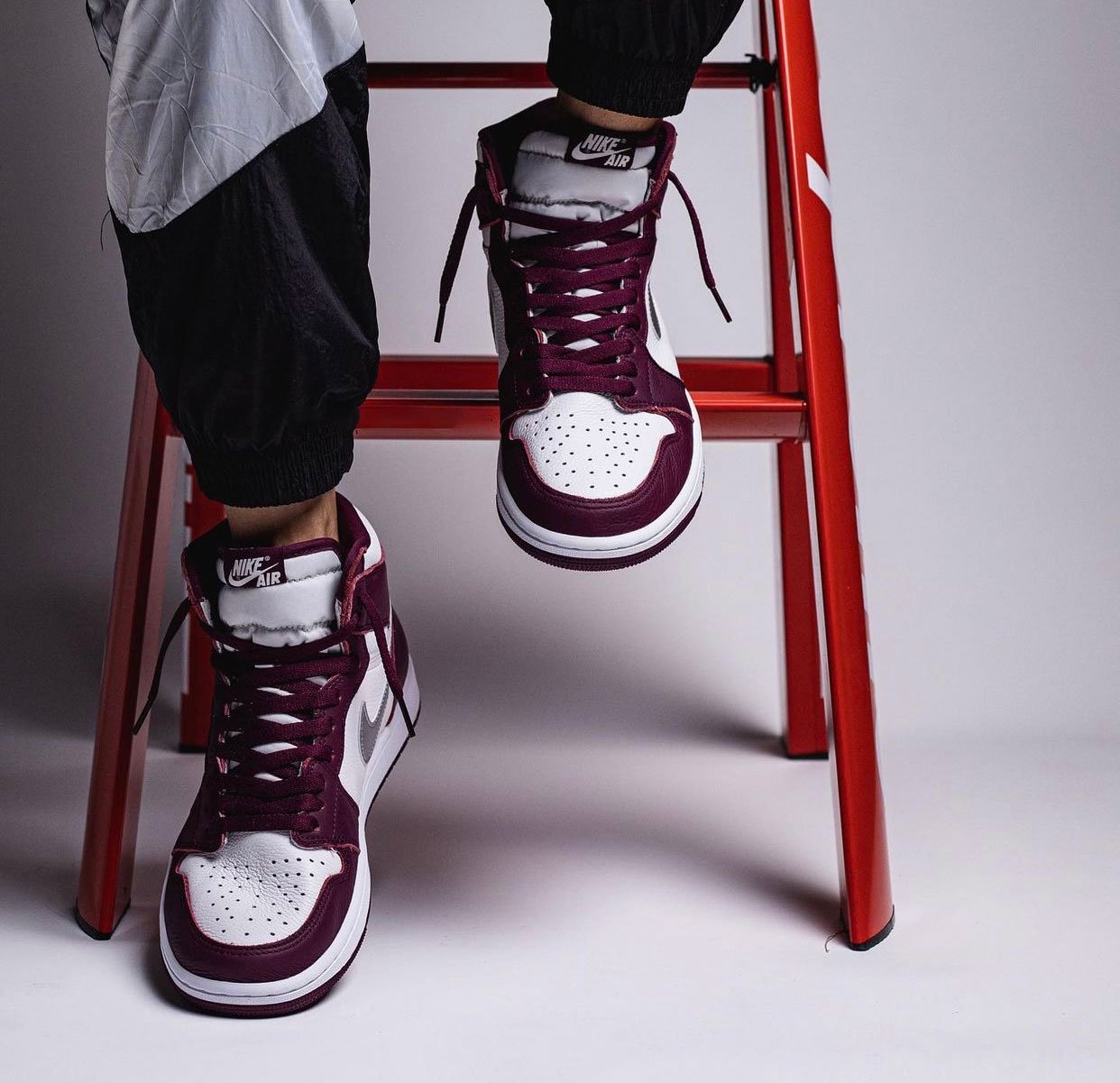 Air Jordan 1 Bordeaux 555088-611 On-Feet