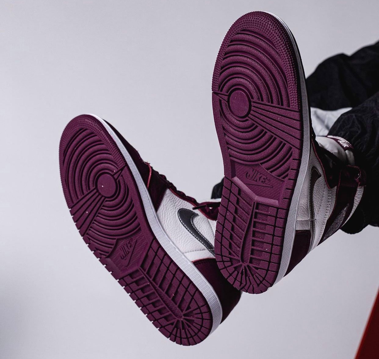 Air Jordan 1 Bordeaux 555088-611 On-Feet