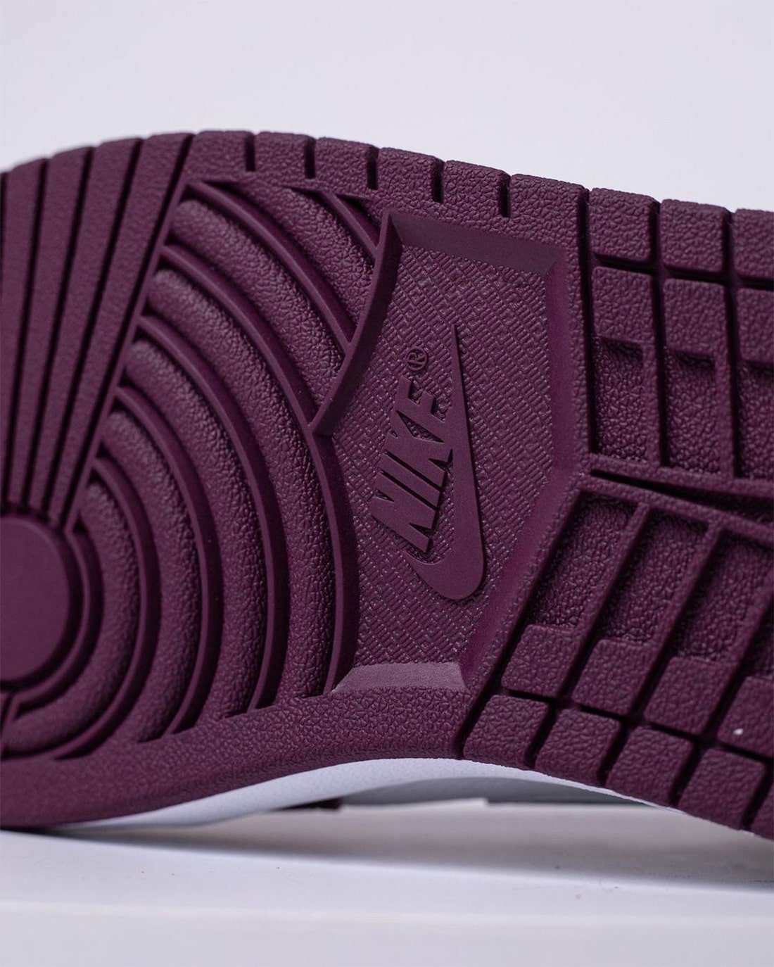 Air Jordan 1 Bordeaux 555088-611 Release Info