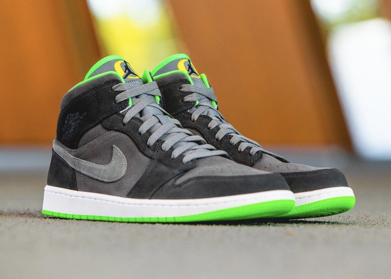 Air Jordan 1 Mid PE for the Oregon Ducks Track and Field