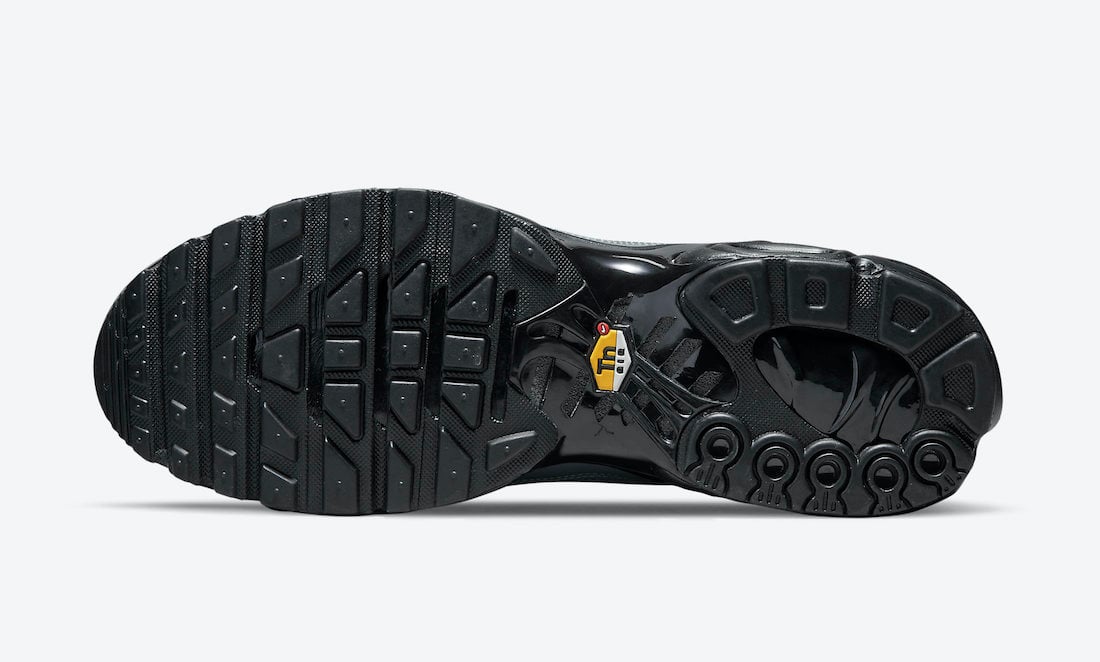 Nike Air Max Plus Grey Reflective DN7997-002 Release Date Info