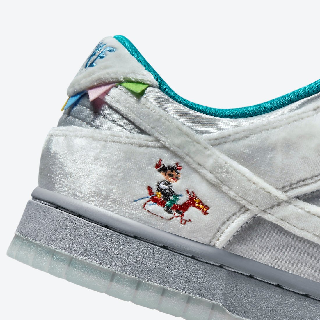 Nike Dunk Low Ice Christmas DO2326-001 Release Date Info