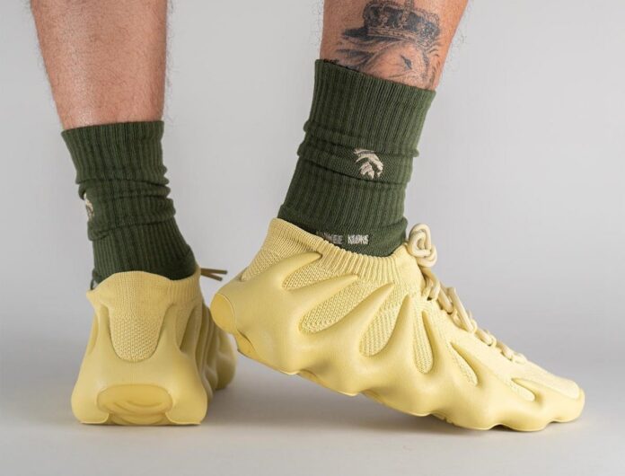 yeezy sulfur on feet