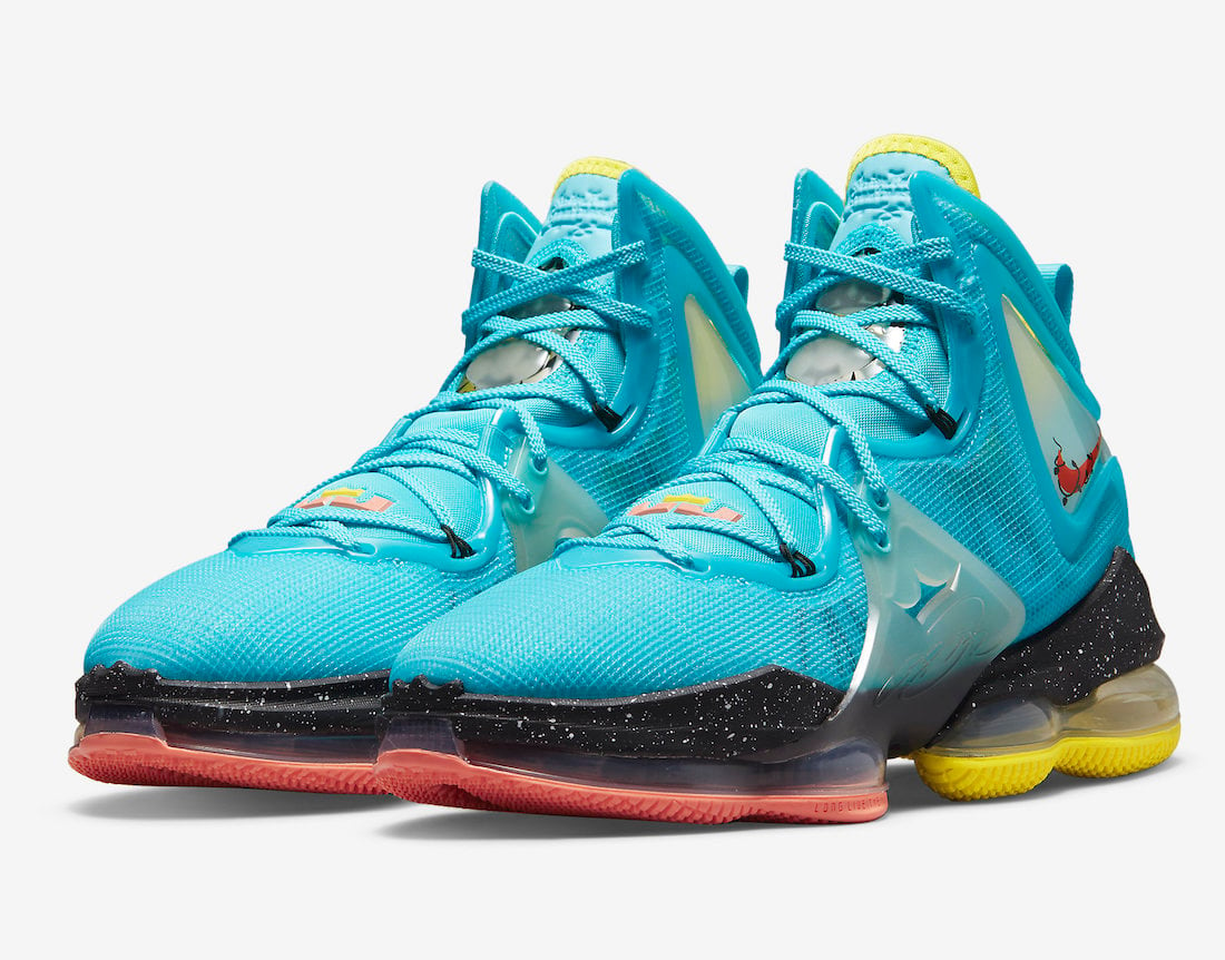 Nike LeBron 19 Christmas DC9338-400 Release Date Info