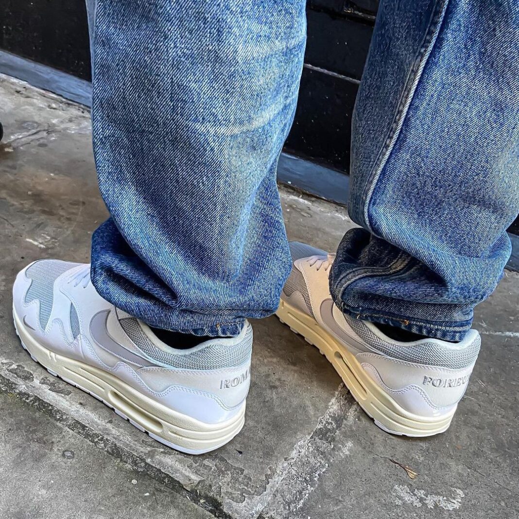 patta air max on feet