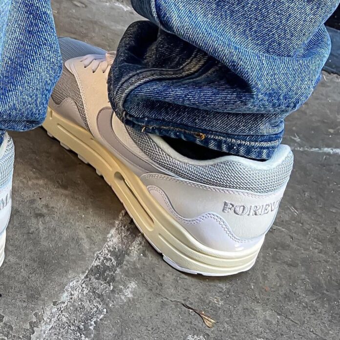 patta air max 1 on feet