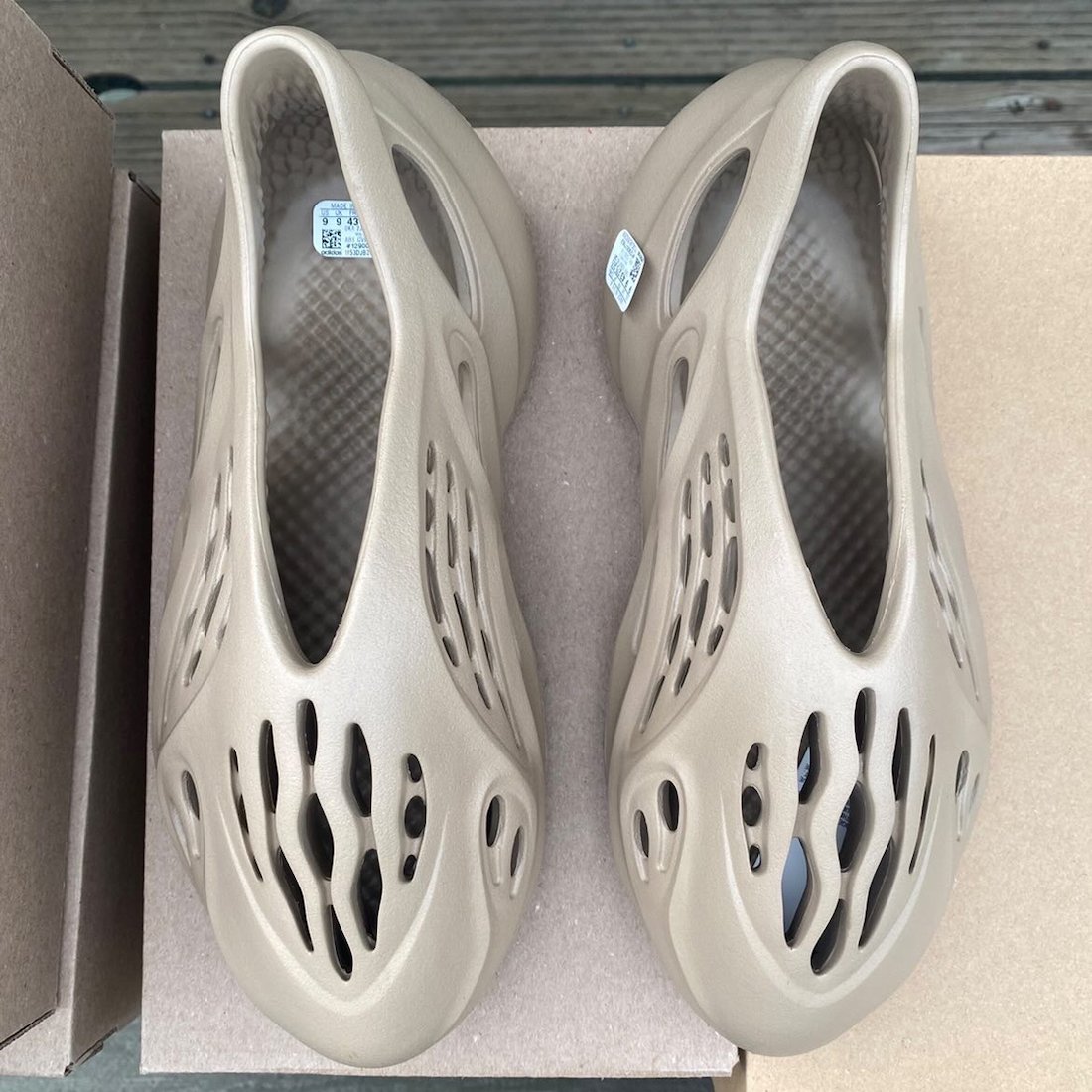 adidas Yeezy Foam Runner Mist GV6774 Release Date Info
