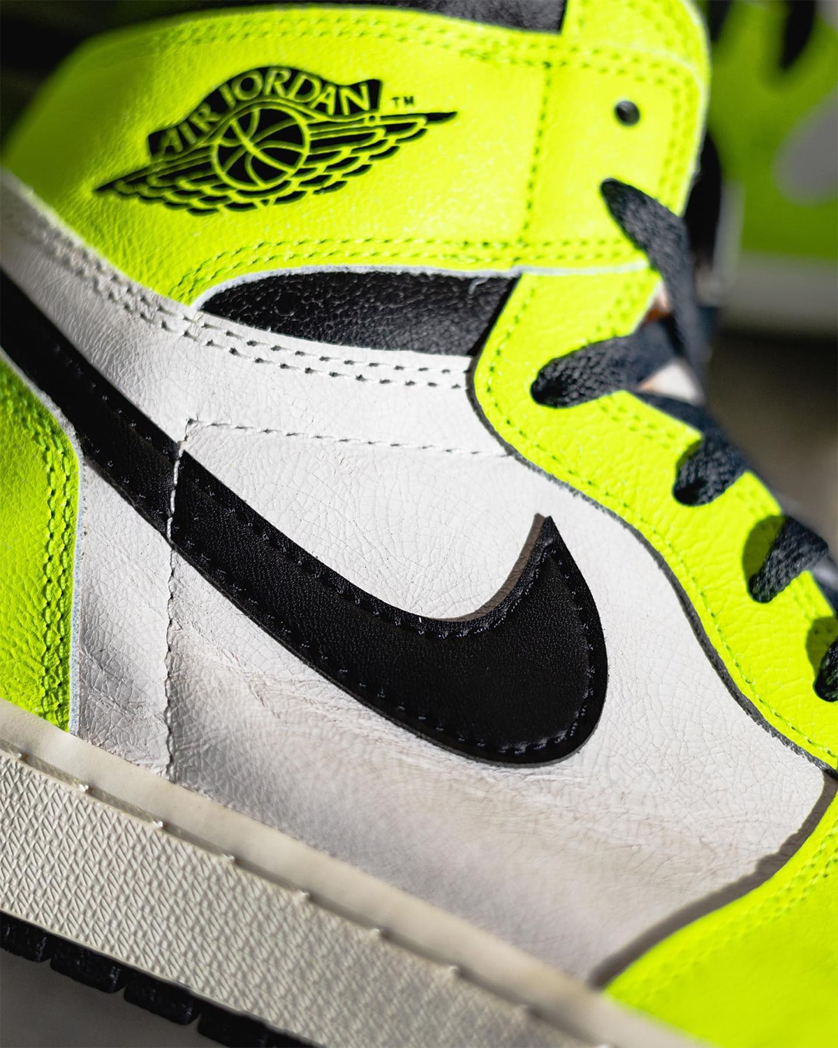 Air Jordan 1 Volt 555088-702 Release Details