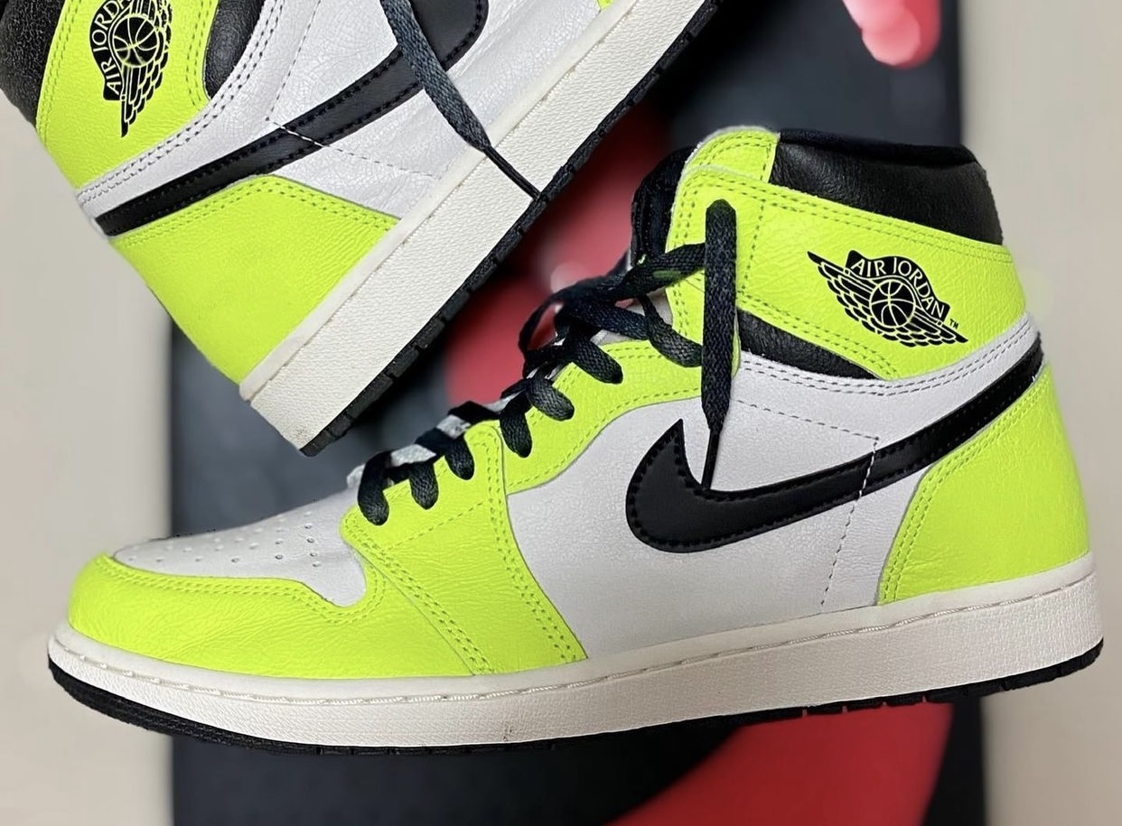 jordan 1 volt retail