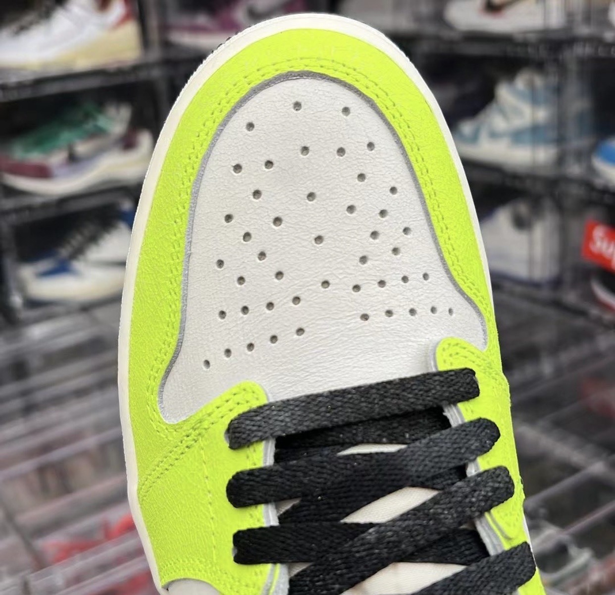 Volt Air Jordan 1 555088-702 Release Date