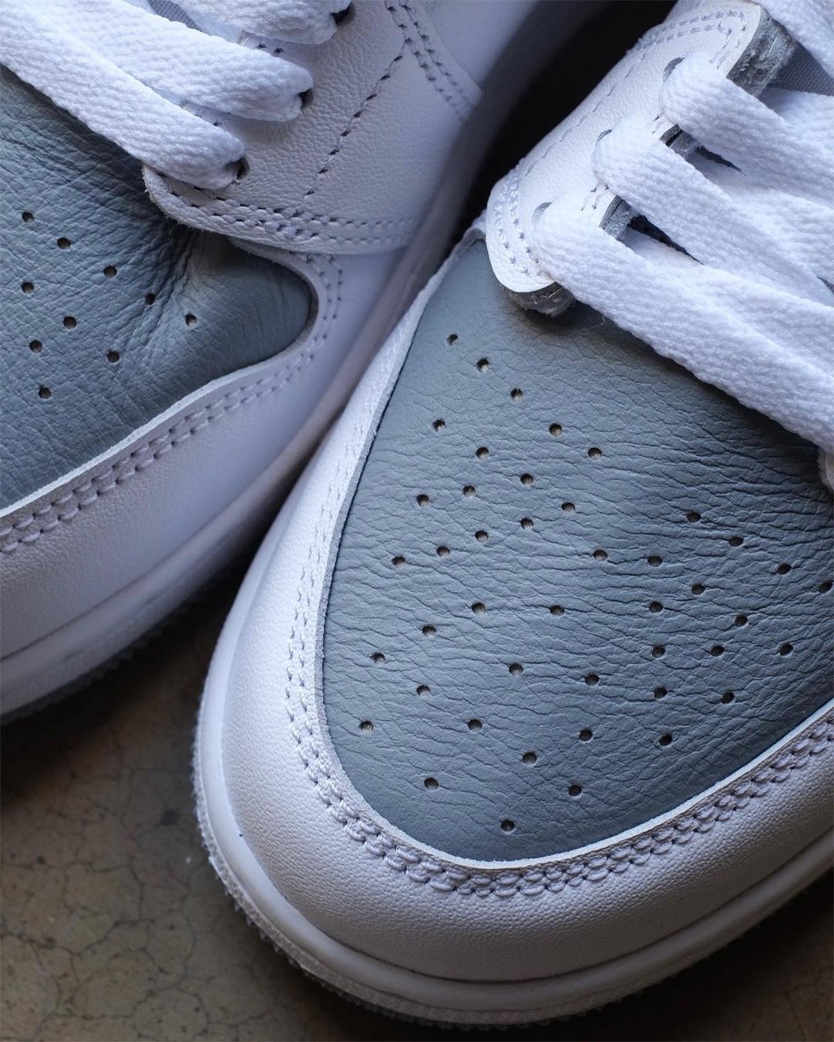 Air Jordan 1 High OG Stealth Grey 2022 Release Info Air Jordan 1 High OG Stealth Grey 2022 Release Info