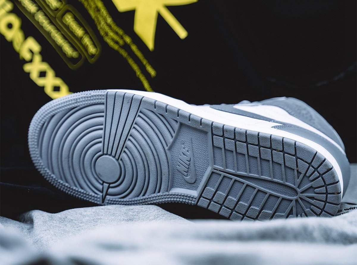 Air Jordan 1 High OG Stealth 555088-037 Release Details Air Jordan 1 High OG Stealth 555088-037 Release Details